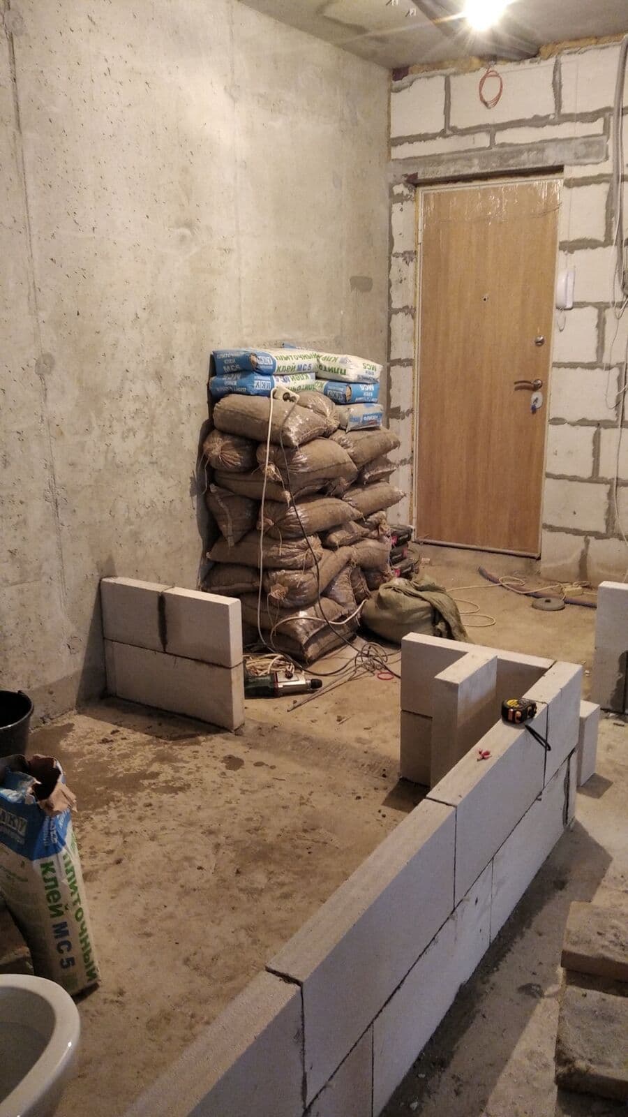 Начало работ — бетонные стены