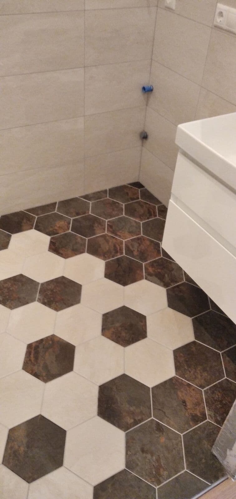 Укладка шестиугольной плитки на пол